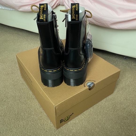 ❌SOLD❌ NWT Dr. Martens Jadon Max - Picture 4 of 6